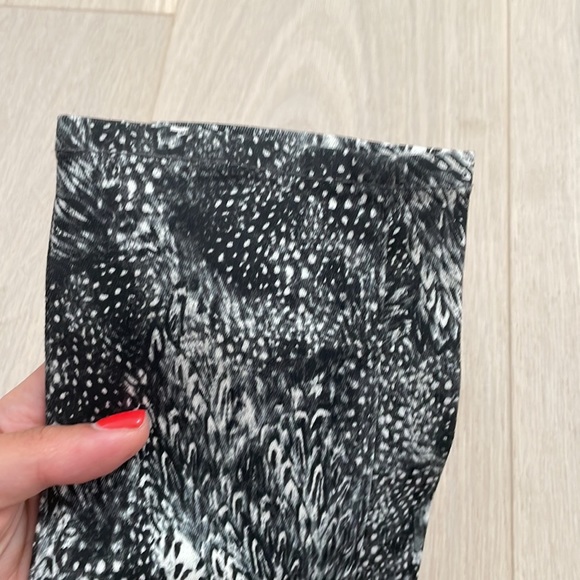 Paige printed skinny jeans (black and white), size 24 - Picture 7 of 10